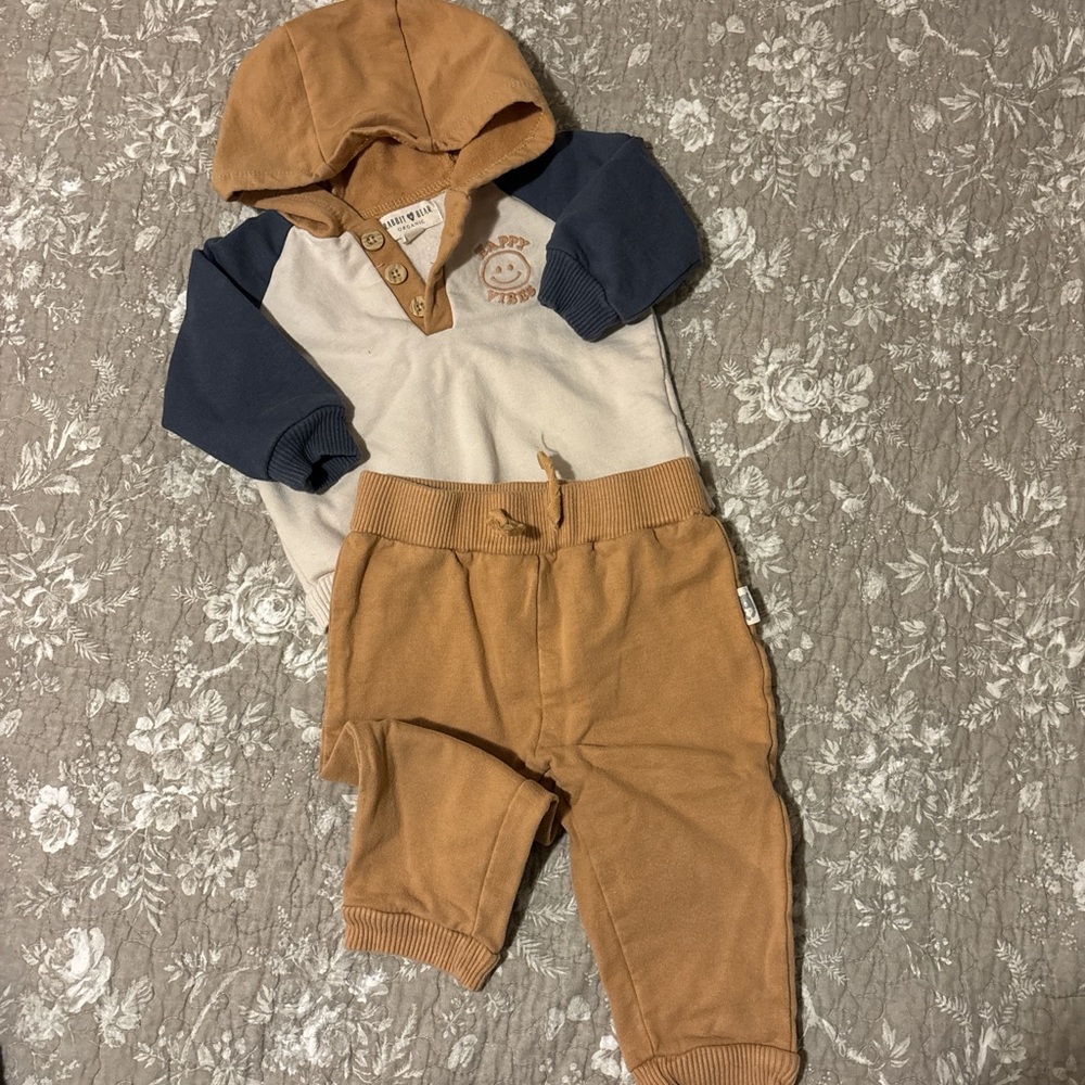 Rabbit + Bear Happy Days Baby Sweatset